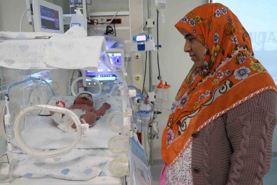 Enkazdan Çıkan Mutluluk