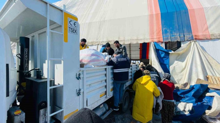 Başkan Çolakbayrakdar: "104 Personelimiz Ve 41 Aracımızla Deprem Bölgesindeyiz"