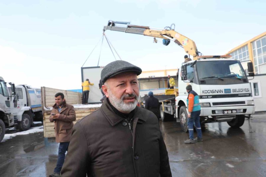 Başkan Çolakbayrakdar: "104 Personelimiz Ve 41 Aracımızla Deprem Bölgesindeyiz"