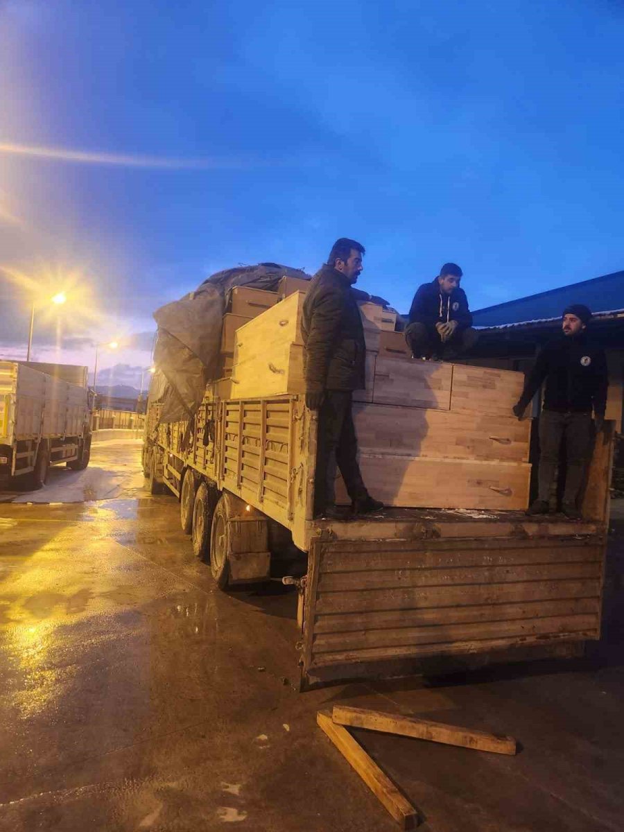 Kayseri Mobilyacılar Odası, Kumsmall Avm, Mobitek Ve Mobiboya Deprem Bölgesi İçin Seferber Oldu