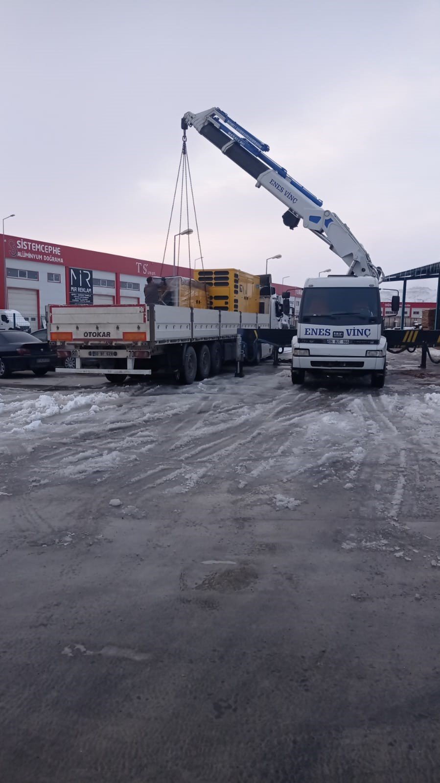 Kayseri Mobilyacılar Odası, Kumsmall Avm, Mobitek Ve Mobiboya Deprem Bölgesi İçin Seferber Oldu