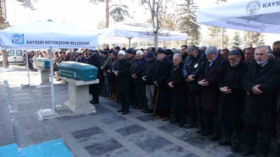 Depremde Hayatını Kaybeden Polis Memuru Ve Eşi Kayseri’de Toprağa Verildi