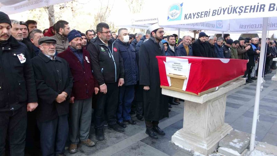 Depremde Hayatını Kaybeden Polis Memuru Ve Eşi Kayseri’de Toprağa Verildi