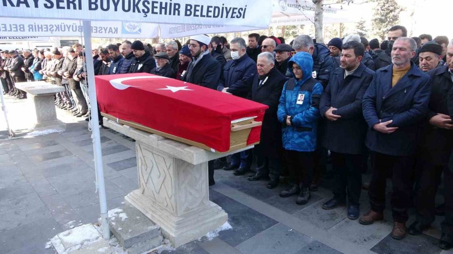 Depremde Hayatını Kaybeden Polis Memuru Ve Eşi Kayseri’de Toprağa Verildi