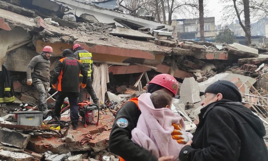 Ak Partili 807 Belediye Deprem Bölgesinde Yaraları Sarıyor
