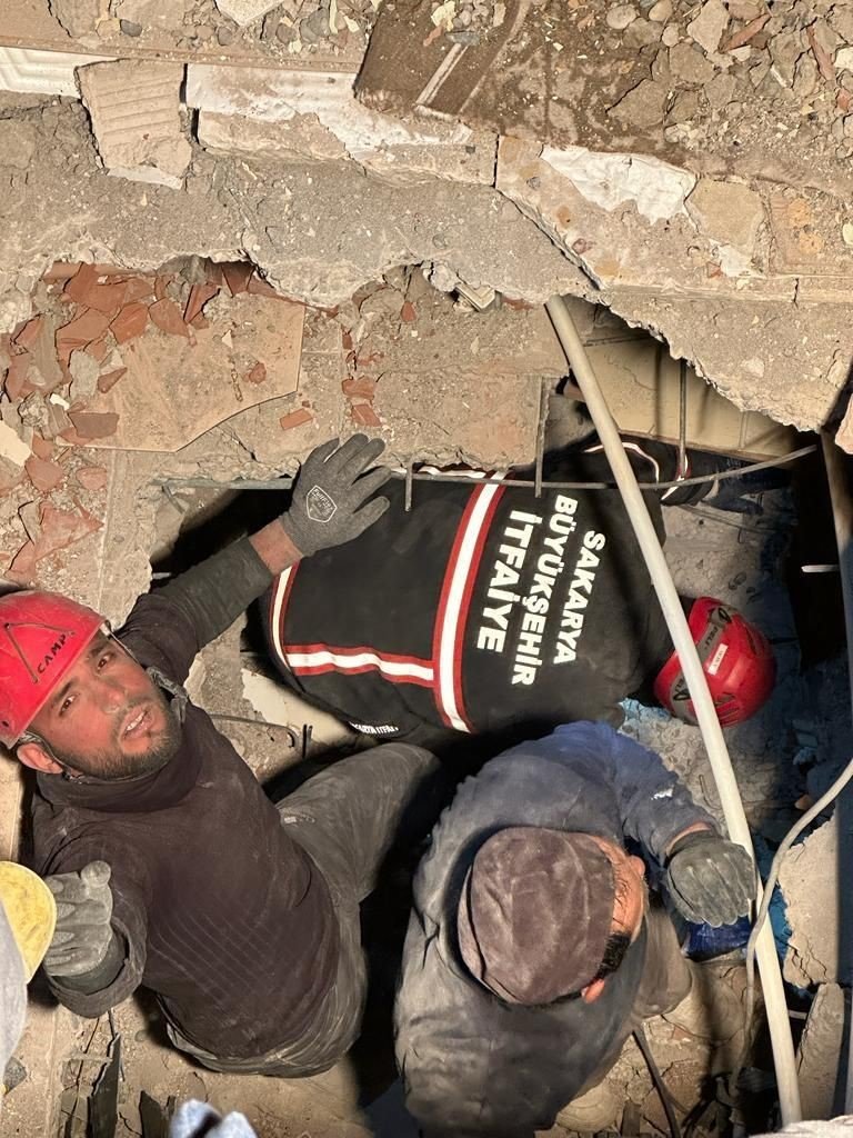 Ak Partili 807 Belediye Deprem Bölgesinde Yaraları Sarıyor