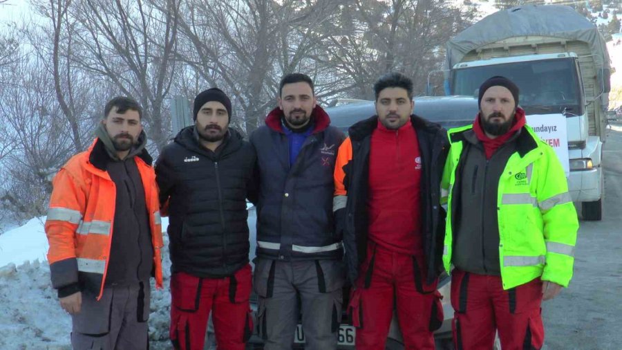 Deprem Bölgesine Dört Yandan Yardım Konvoyu Gidiyor