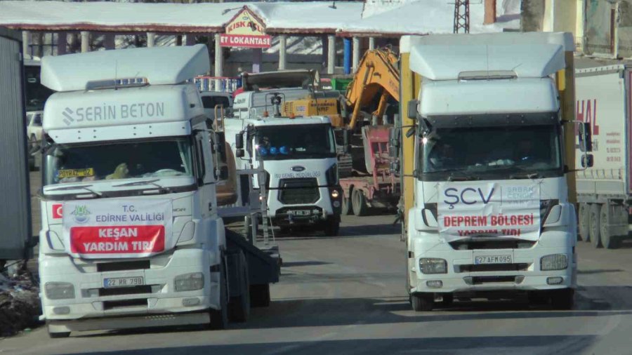 Deprem Bölgesine Dört Yandan Yardım Konvoyu Gidiyor