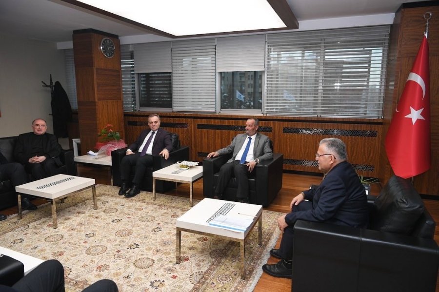 Büyükkılıç, Depremzedeler İçin Rektörlerle Bir Araya Geldi