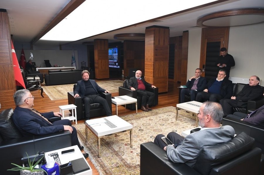 Büyükkılıç, Depremzedeler İçin Rektörlerle Bir Araya Geldi