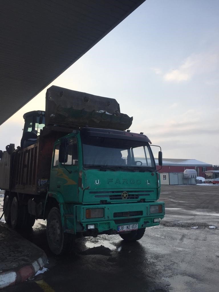 Kayseri Büyükşehir’den Adıyaman’a İş Makineleri, Elbistan’a Konteynır Gönderildi