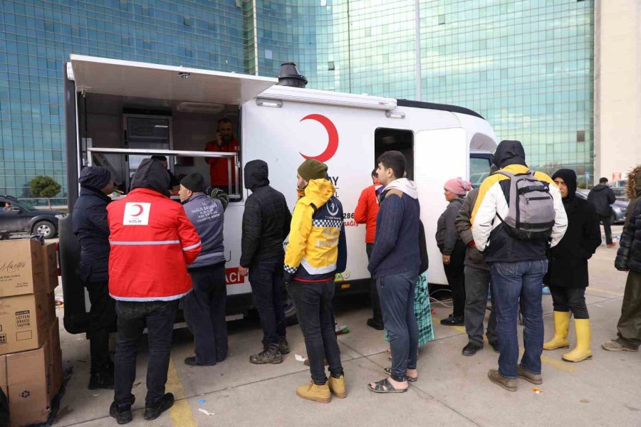 Kızılay Afet Bölgelerinde Beslenme Hizmetlerini Sürdürüyor