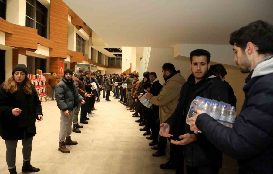 Kayseri Üniversitesi, Deprem Bölgesine Yardımlarını Sürdürüyor
