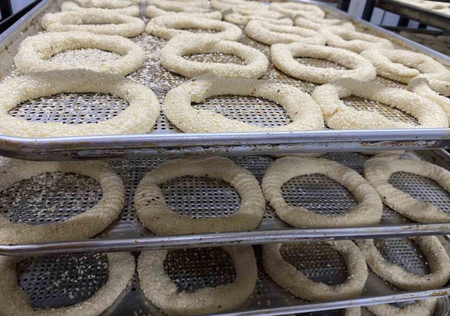 Öğrenciler Depremzedeler İçin Her Gün 5 Bin Simit Üretmeye Başladı