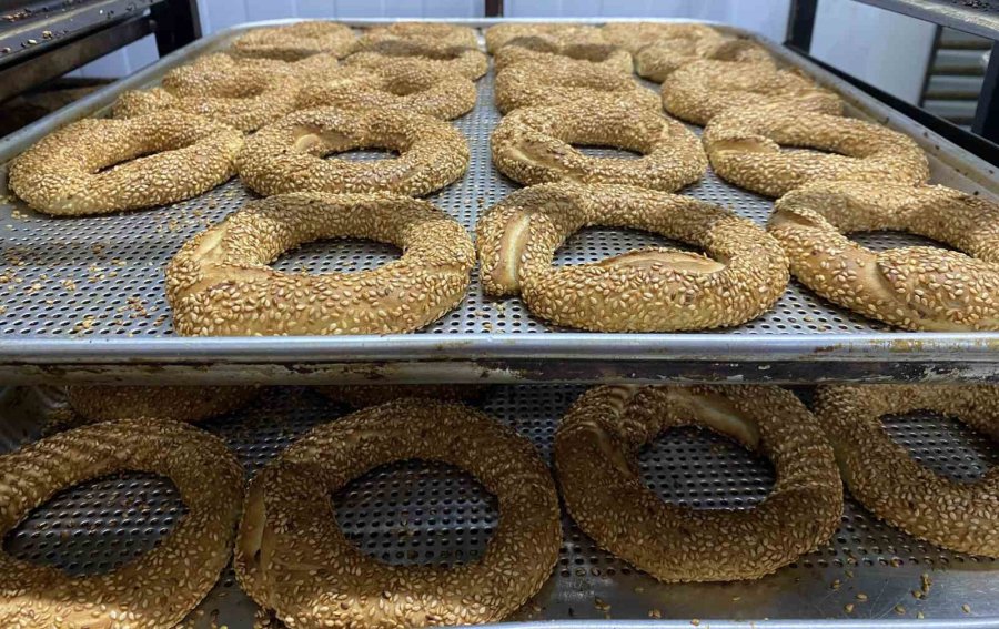 Öğrenciler Depremzedeler İçin Her Gün 5 Bin Simit Üretmeye Başladı