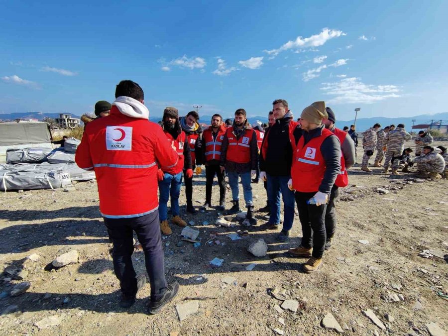 Kızılay Gönüllüleri Milletin Yanında
