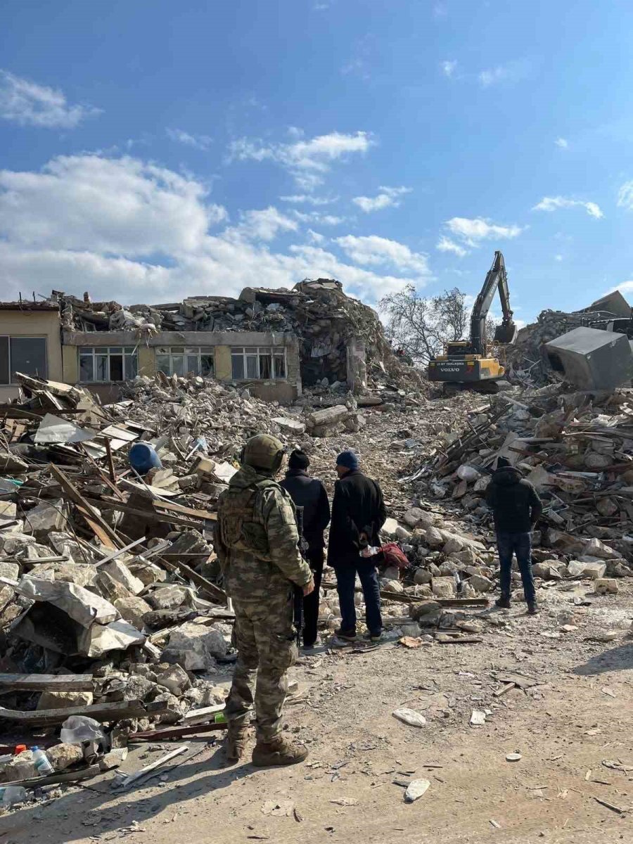 Msb: “1’inci Komando Tugayımız, Antakya’da Arama Kurtarma Çalışmalarında Asayişi Sağlıyor”