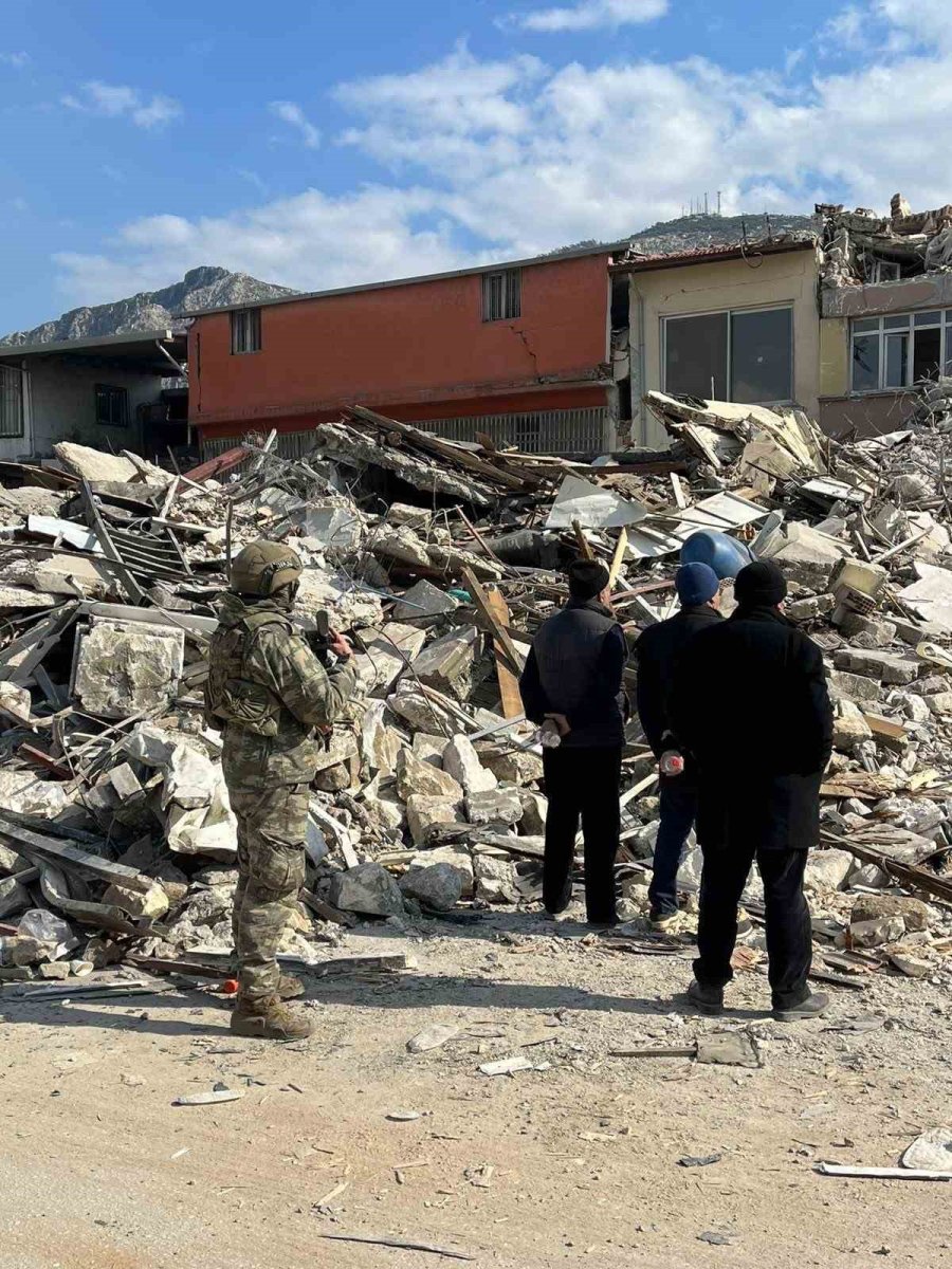 Msb: “1’inci Komando Tugayımız, Antakya’da Arama Kurtarma Çalışmalarında Asayişi Sağlıyor”