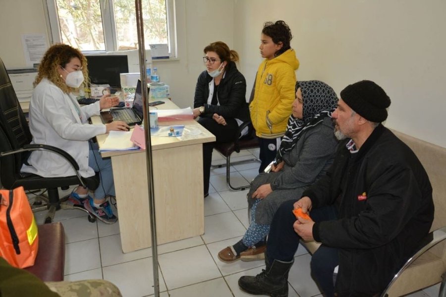 3’üncü Piyade Eğitim Tugay Komutanlığı Depremzedelerle Yakından İlgileniyor