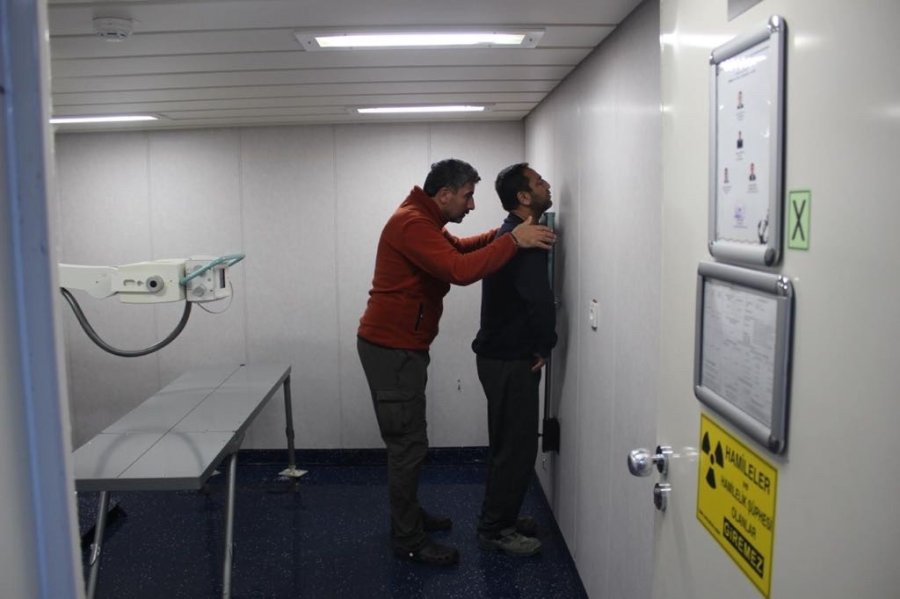 Tcg Bayraktar Yaralanan Vatandaşlara Aralıksız Tedavi Hizmeti Sağlıyor