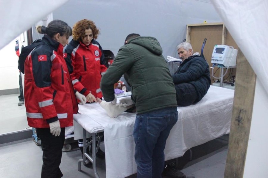 Tcg Bayraktar Yaralanan Vatandaşlara Aralıksız Tedavi Hizmeti Sağlıyor
