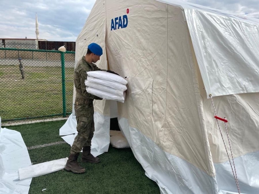 Mehmetçik Kahramanmaraş’ta 500 Çadır Kurulumunu Daha Tamamladı