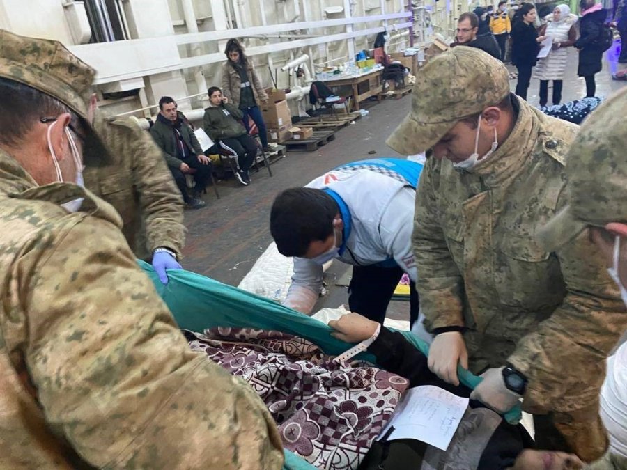 Tcg İskenderun Yaralı Tahliyesine Devam Ediyor