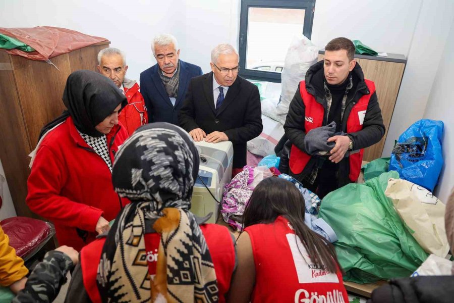Yardım Tırları Talas’tan Deprem Bölgesine Akıyor