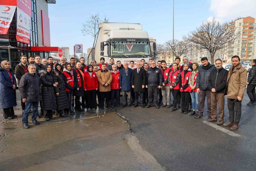Yardım Tırları Talas’tan Deprem Bölgesine Akıyor