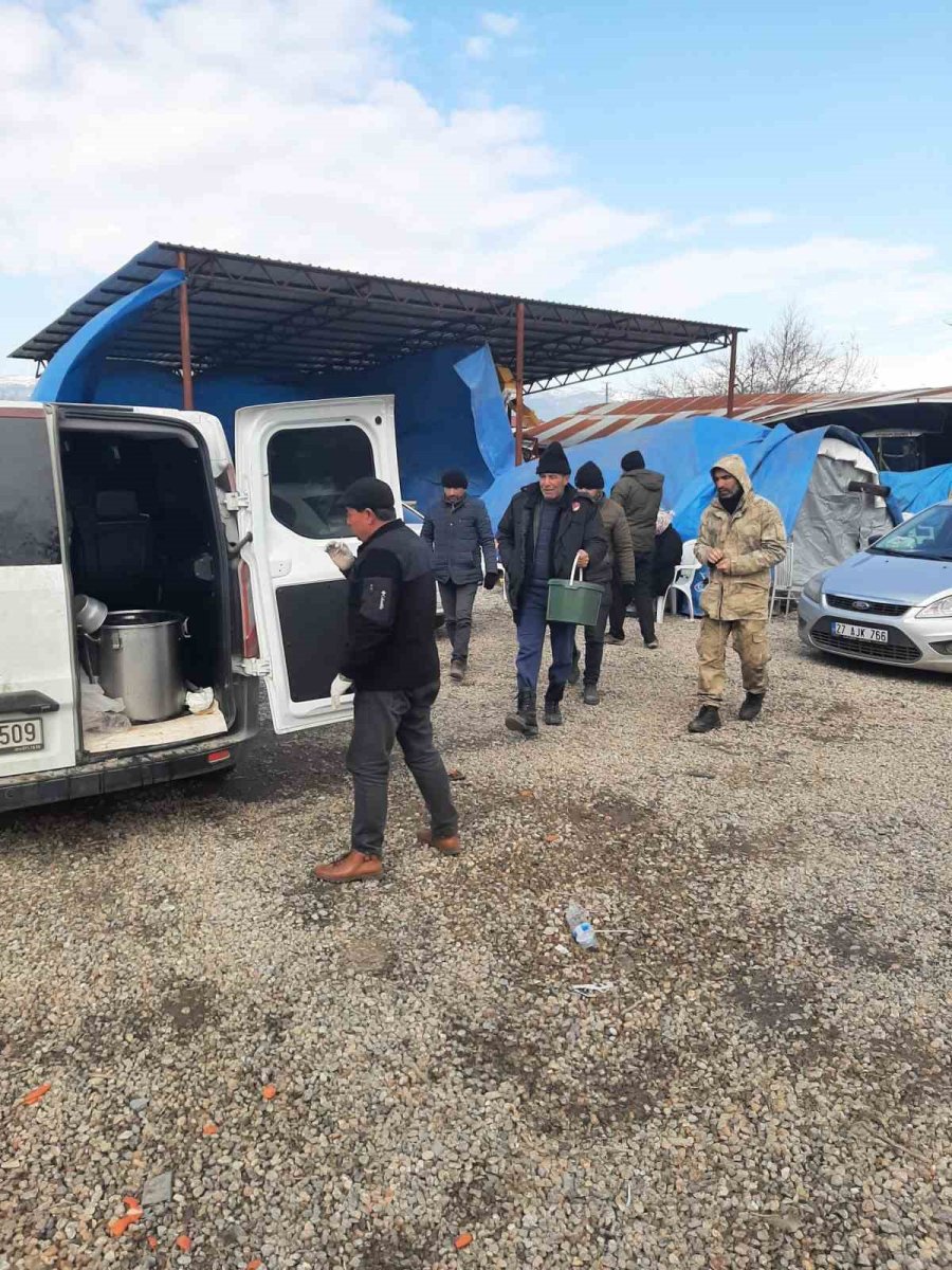 Tepebaşı’nın İhtiyaç Malzemeleri Köylere Ulaşıyor