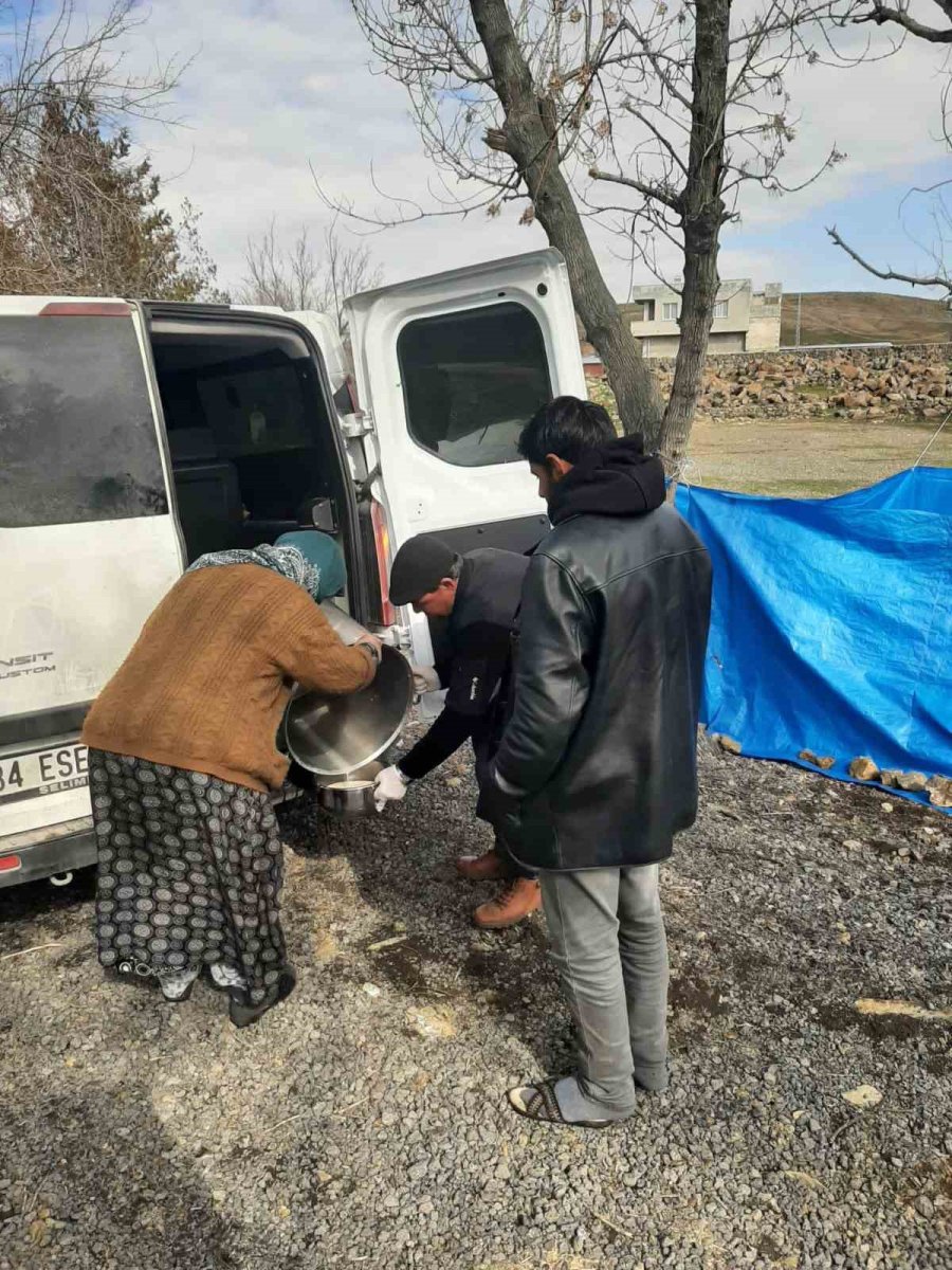 Tepebaşı’nın İhtiyaç Malzemeleri Köylere Ulaşıyor