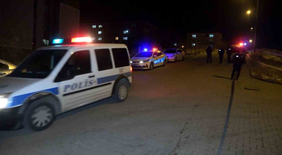 Kızının Erkek Arkadaşını Silahla Vurarak Öldürdü