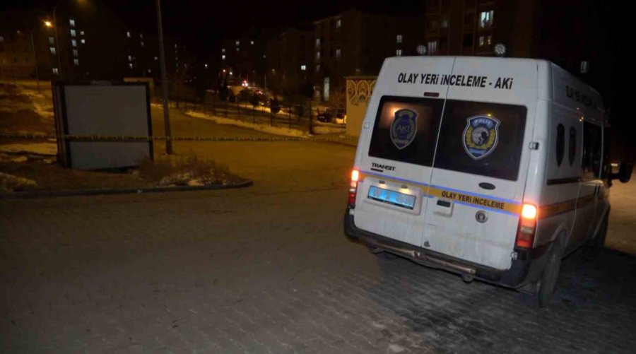 Kızının Erkek Arkadaşını Silahla Vurarak Öldürdü