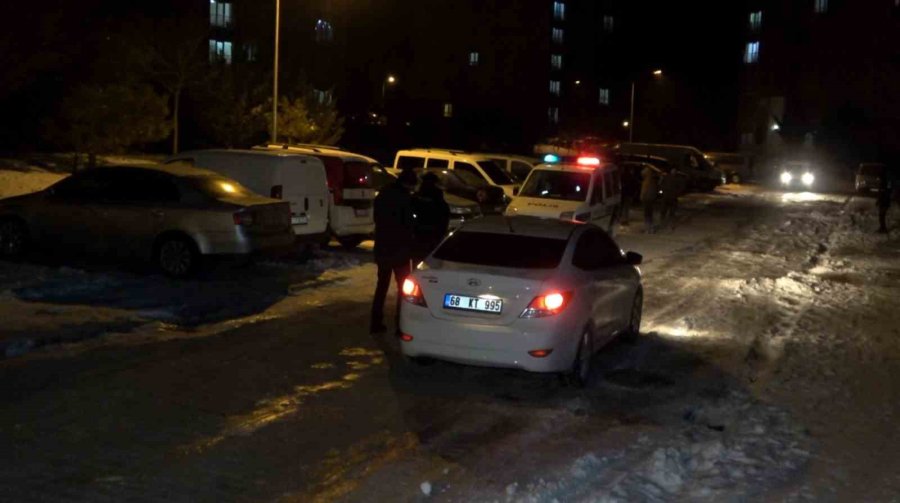 Kızının Erkek Arkadaşını Silahla Vurarak Öldürdü