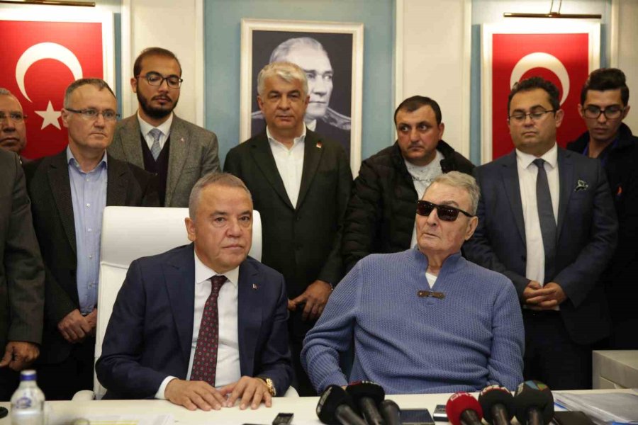 Muhittin Böcek: “türkiye Önemli Bir Siyaset Adamına Veda Etti”