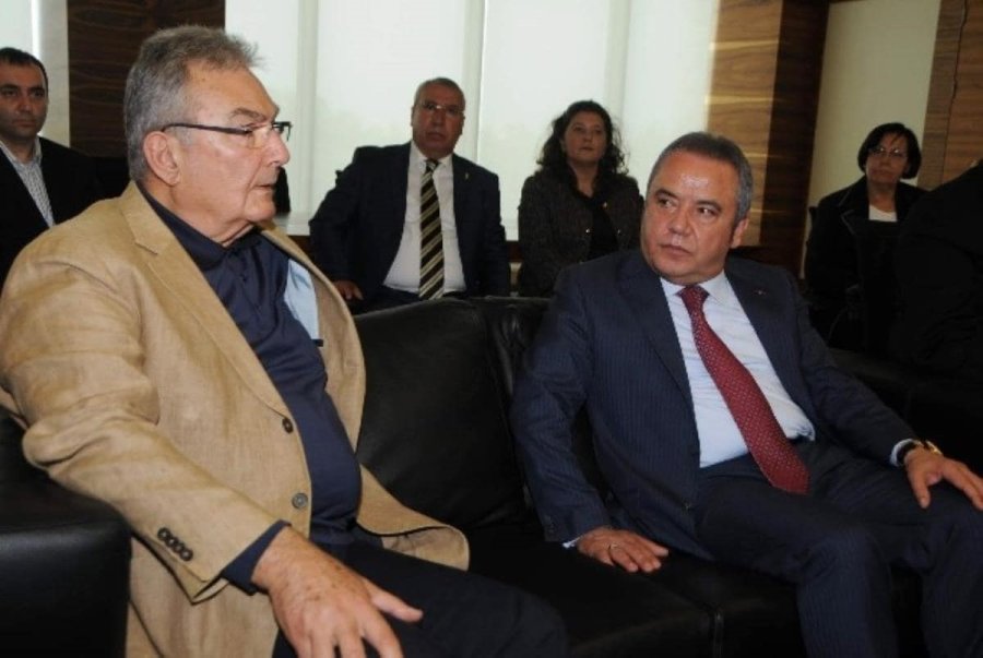 Muhittin Böcek: “türkiye Önemli Bir Siyaset Adamına Veda Etti”