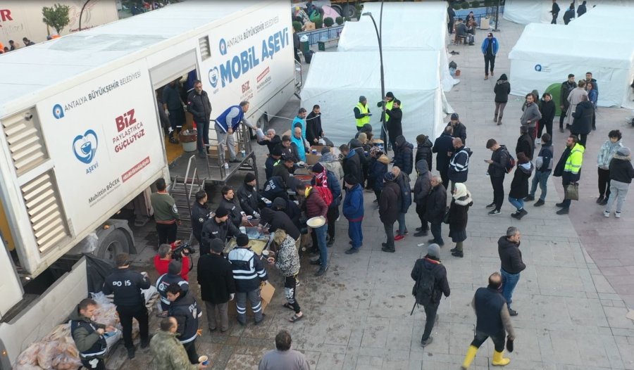 Depremin 6’ncı Gününde Hatay’da Yaralar Sarılmaya Devam Ediyor
