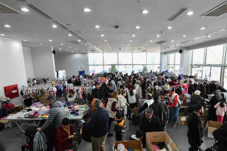 Depremzede Çocuklar Ev Çizdi