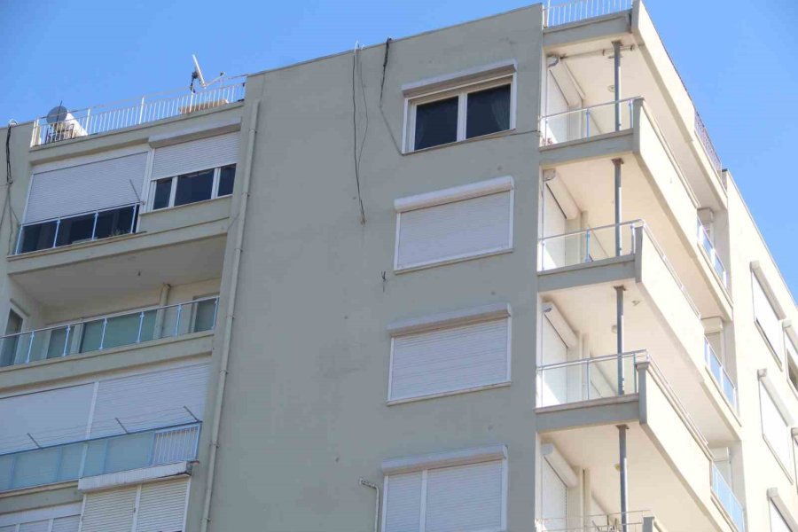 Deniz Baykal’ın Antalya’daki Evinde Sessizlik