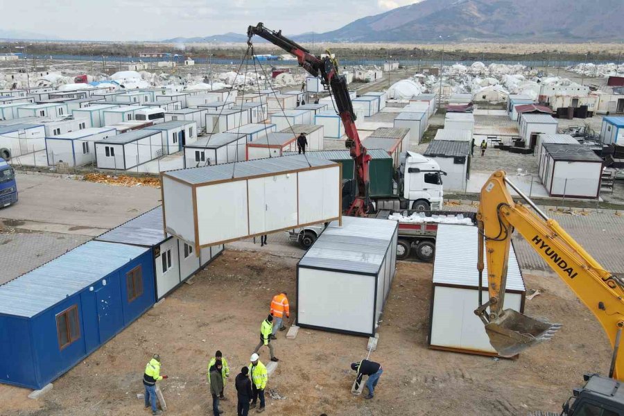 Gaziantep’te 80 Bin Vatandaşın Geçici Barınması İçin 11 Noktada 17 Bin 27 Çadır Kuruldu