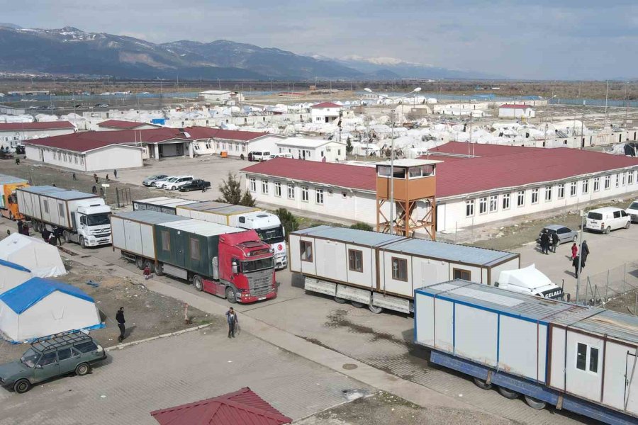 Gaziantep’te 80 Bin Vatandaşın Geçici Barınması İçin 11 Noktada 17 Bin 27 Çadır Kuruldu