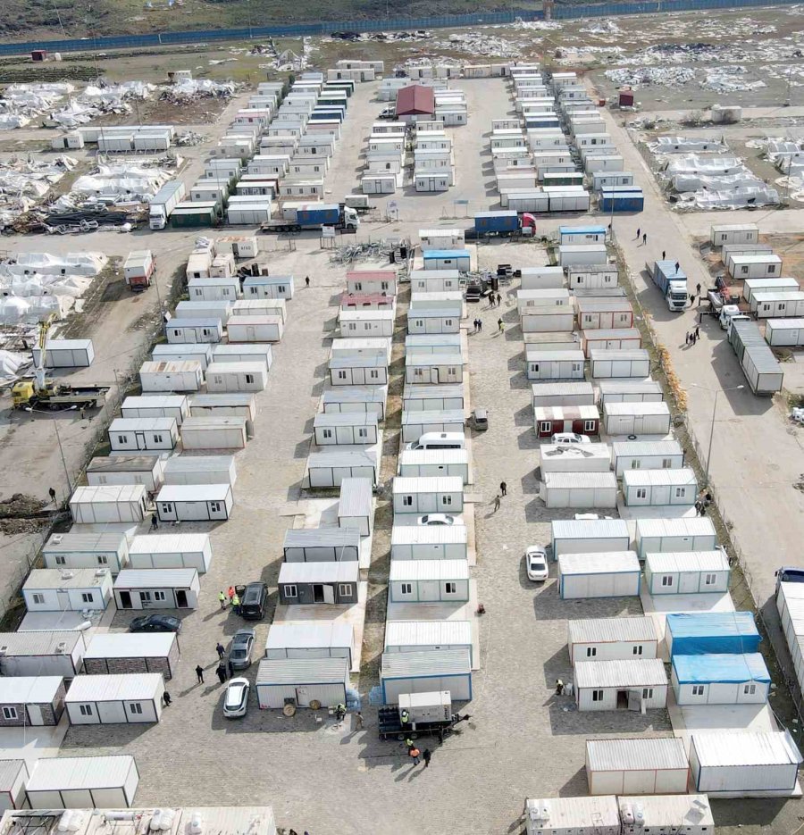 Gaziantep’te 80 Bin Vatandaşın Geçici Barınması İçin 11 Noktada 17 Bin 27 Çadır Kuruldu