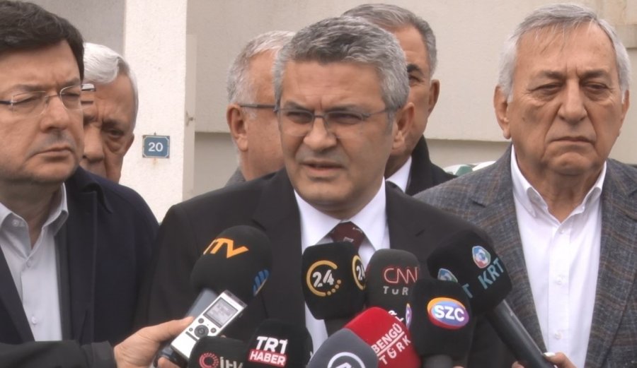 Siyasilerden Eski Chp Genel Başkanı Baykal’ın Evine Taziye Ziyareti