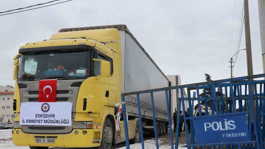 Emniyet Müdürlüğü Ekipleri 1 Tır Yardım Malzemesi Yolladı