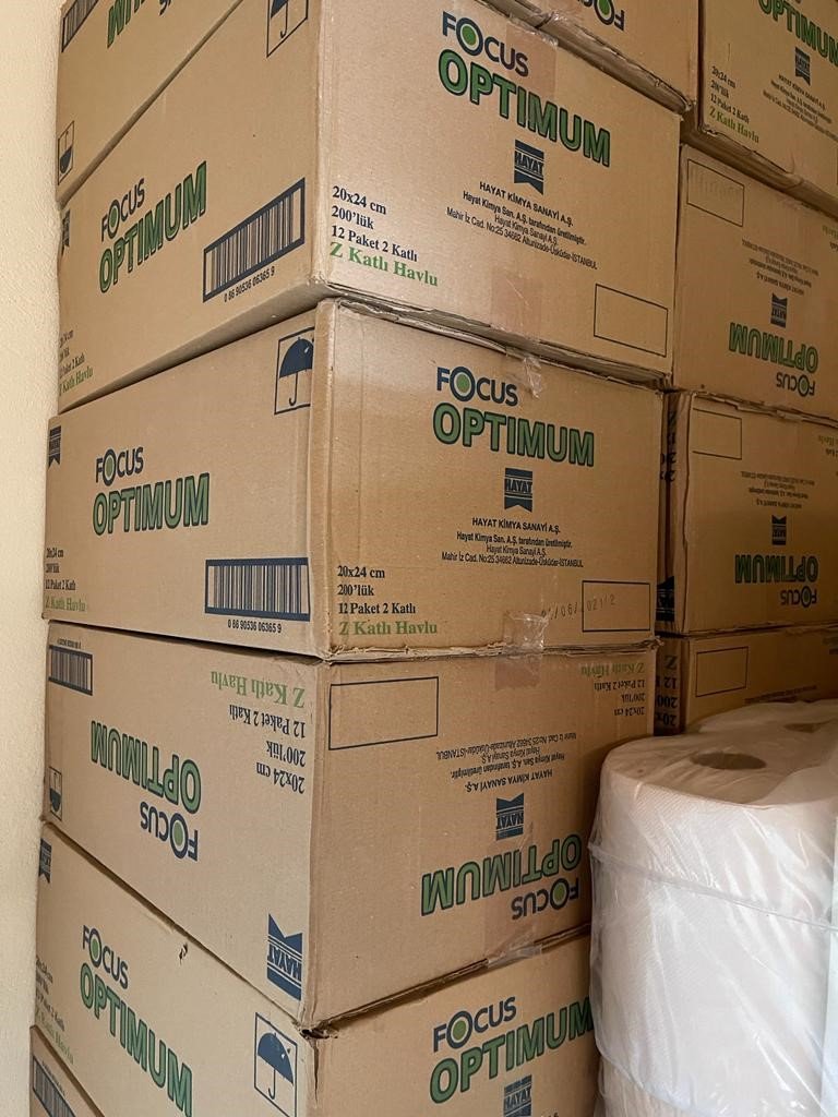 Depremzedeler İçin Kışlık Giysi Dikiyorlar