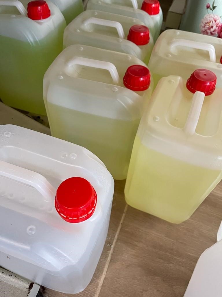 Depremzedeler İçin Kışlık Giysi Dikiyorlar