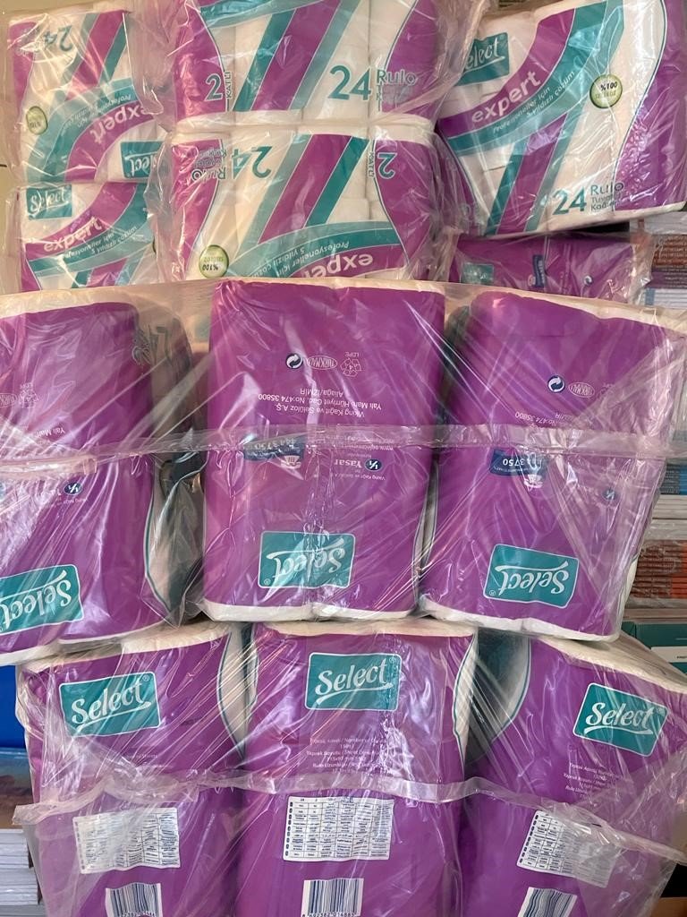 Depremzedeler İçin Kışlık Giysi Dikiyorlar