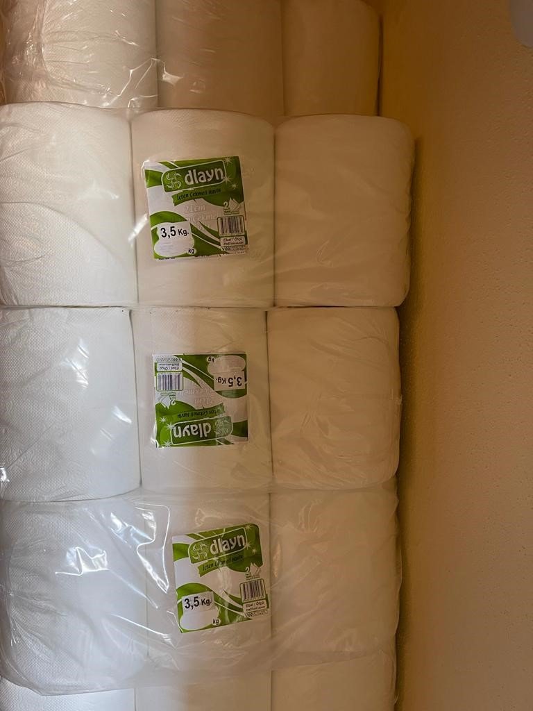 Depremzedeler İçin Kışlık Giysi Dikiyorlar