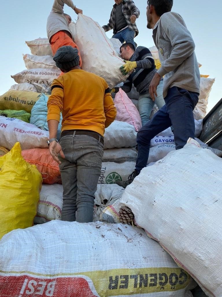 Antalya’dan Gönderilen Odunlar Afet Bölgesine Ulaştı