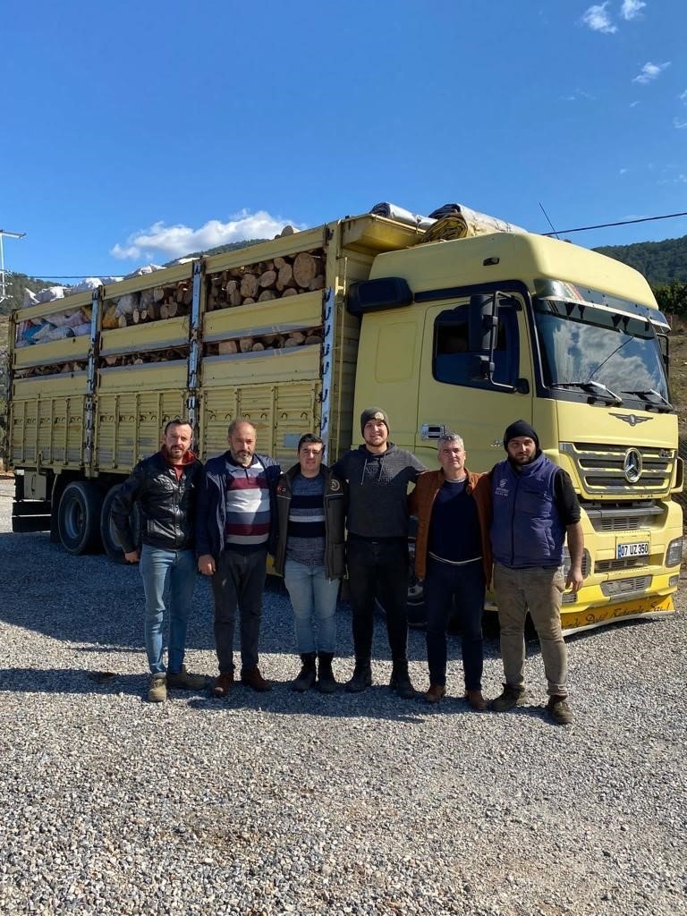 Antalya’dan Gönderilen Odunlar Afet Bölgesine Ulaştı